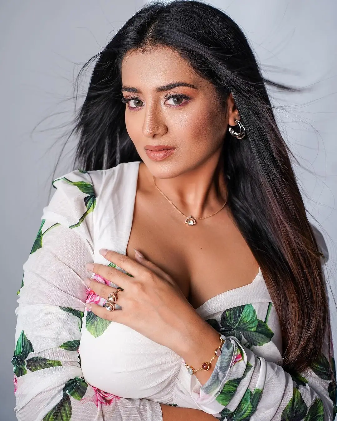 Tollywood Actress Rashi Singh Stills in White Gown